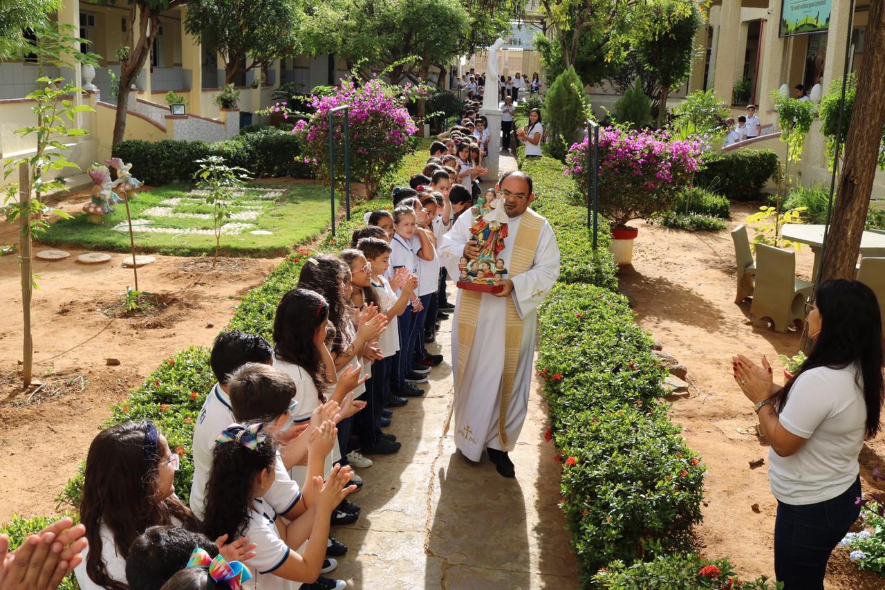 VISITA DE N. SRA. DA GUIA AO COLÉGIO